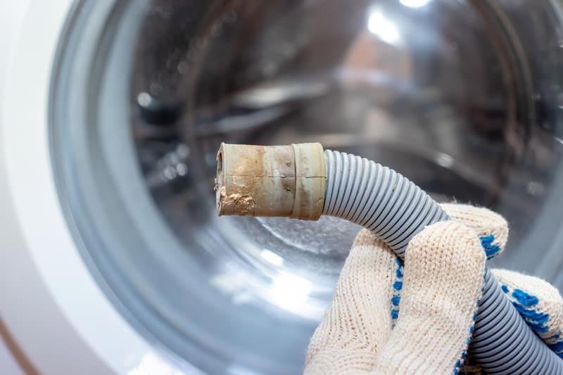 دلایل تخلیه نشدن آب در ماشین لباسشویی پاکشوما